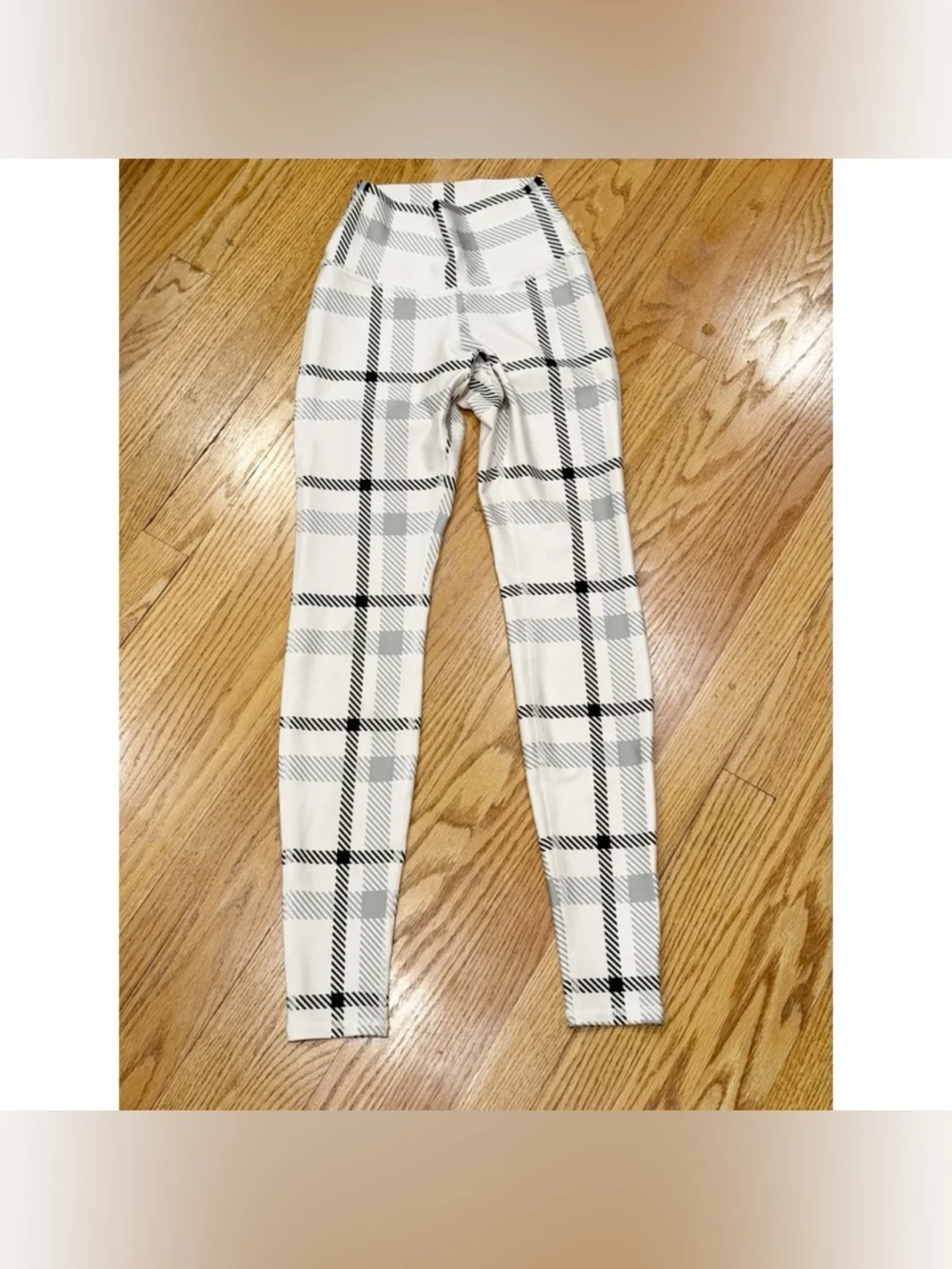 Alo High-Waist Airlift Magnified Plaid Legging Ivory Black Tartan Hi-Rise Tight